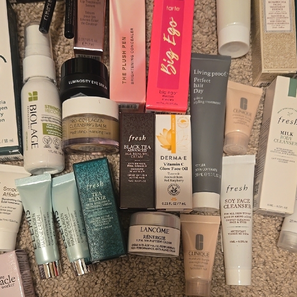 Assorted Skincare and Makeup Collection - Picture 5 of 7